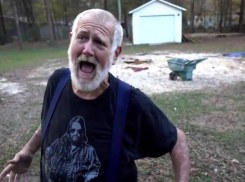 Дед решил зарезать своего старого друга