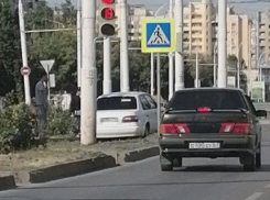 Иномарка вылетела на разделительный газон не далеко от «Комсомольца» 