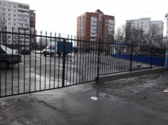 Собственники дома самовольно перекрыли внутреннедворовой проезд в Волгодонске