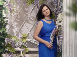 Косметолог Татьяна Мельникова поздравляет всех женщин с наступающим 8 марта