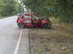 На трассе Ростов-Волгодонск Мицубиси Кольт врезался в фургон – есть пострадавшие