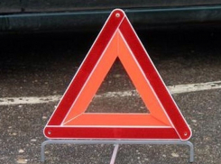 В Волгодонске водитель ВАЗа объезжая ДТП влетел в отбойник – есть пострадавшие