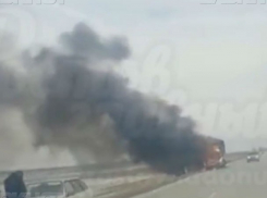 Газель превратилась в столб пламени на трассе Ростов-Волгодонск