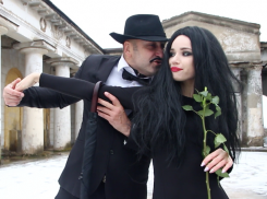 Экстравагантная пара присмотрела себе дом в мистическом месте