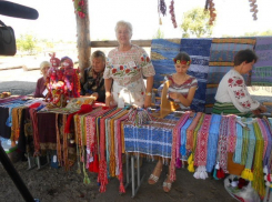 Мастер ДК «Октябрь» приняла участие в престижном фестивале декоративно-прикладного искусства «Нить времен»