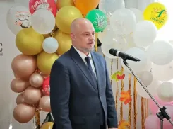 Дмитрий Вельможко взял под опеку школу в Красном Яру