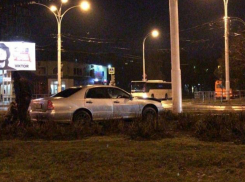 Ранее судимый волгодонец угнал у нового знакомого автомобиль и врезался на нем в столб 