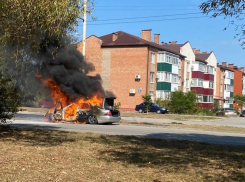 Дотла сгорел автомобиль в новой части Волгодонска