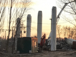 На Портовой возвели первые колонны нового моста