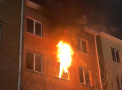 На В-8 загорелся построенный бывшим мэром Волгодонска Александром Клейменовым многоквартирный дом