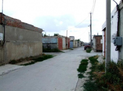 Угнанный в Батайске автомобиль мужчина пытался спрятать в гараже в Волгодонске 