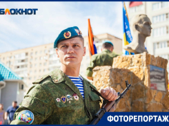 «Крылатая пехота» Волгодонска начала отмечать праздник с автопробега и возложения цветов 