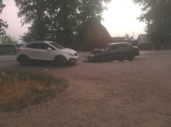 Двоих несовершеннолетних доставили в больницу после лобового столкновения в Волгодонске