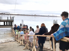 Более 3000 волгодонцев за ночь окунулись в крещенскую купель