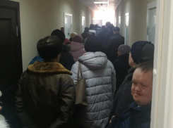 Возмущенные «мертвыми душами» волгодонцы атаковали офис «ЭкоЦентра» 