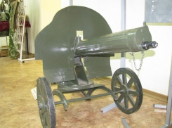 Школьникам Волгодонска показали макет «Максима» и казачью шашку