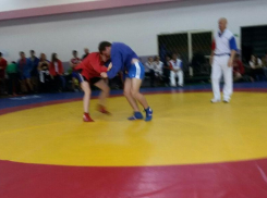 Юные волгодонские самбисты побороли соперников в Ростове-на-Дону