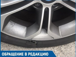 В Волгодонске водитель иномарки стала жертвой крупной ямы возле Комсомольца 
