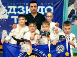 С россыпью наград вернулись домой юные волгодонцы с соревнований по карате 