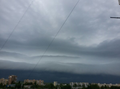 В Волгодонске пошел грозовой дождь с градом