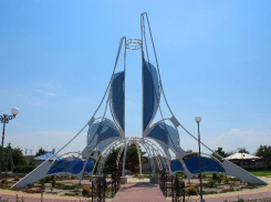 Тротуарную плитку на территории сквера в станице Романовской отреставрируют за 580 000 рублей