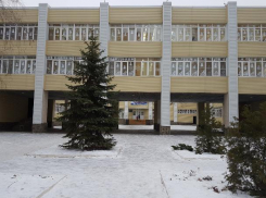 В школах и садах Волгодонска продолжается работа по замене окон и дверей