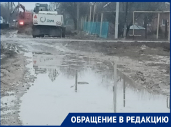 Непролазная грязь и лужи по колено: жители станицы Романовская жалуются на непроходимую дорогу