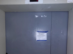 В доме на Степной, где женщина таскает на себе сына-инвалида, может неожиданно заработать лифт