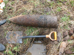 Пахари обнаружили боевой снаряд на поле в Волгодонском районе