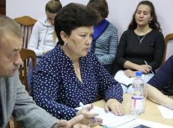 Из-за часто меняющихся решений депутатов подрядчики поздно приступили к работам по обустройству территорий,- Елена Нигай