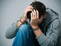 В Волгодонске попавший под машину на Строителей парень оказался грабителем