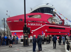 Навигацию на Волго-Донском судоходном канале открыла красная турчанка «Камилла» с огромным «носом»