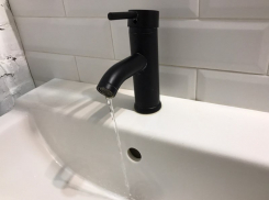 Горячую воду включили, но не всем: 13 МКД до сих пор в ожидании 