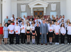 Юные волгодонцы в преддверии Дня России получили главный документ в своей жизни