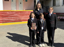 Телефоны, наушники и капюшоны: волгодонским кадетам рассказали о главных врагах детей на дороге