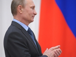 Владимир Путин наградил орденом Почета тракториста из Мартыновского района