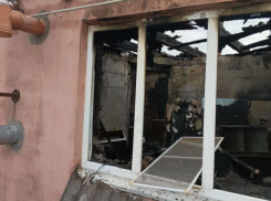  Страшный пожар в Цимлянском районе оставил пенсионеров без крыши над головой 