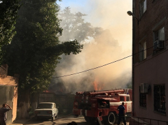 В старой части Волгодонска дотла сгорели десятки гаражей