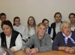 Ветераны комсомола встретились со старшеклассниками школы №9