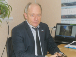 Кормил сладостями и старался не пиариться «атомный» депутат Александр Бушнев в 2019 году 