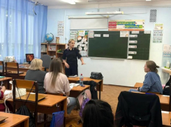 Сотрудники ГАИ рассказали школьникам и их родителям, как не попасть в ДТП в период летних каникул 