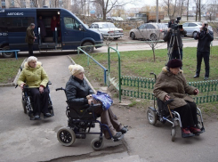 В Волгодонске женщинам-инвалидам сделали бесплатную стрижку и химию