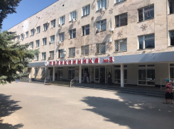 В Волгодонске на три микрорайона один терапевт: за талонами приходят в 4 утра 