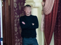 В Волгодонске пришедший на чужую свадьбу мужчина объел молодоженов и украл деньги у гостей 