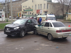 В Волгодонске автоледи на «Кашкае» потеряла управление и столкнулась с «десяткой»