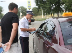 Таксистов Волгодонска проверили на нарушения, больше всего замечаний у фирмы «Рэд»