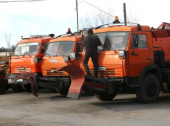 В Волгодонске провели смотр техники и рабочих для борьбы со снежными заносами