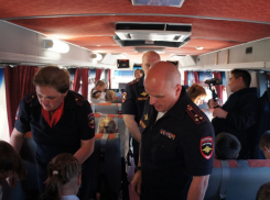Последствия резкого торможения автобуса ощутили на себе дети в Волгодонске