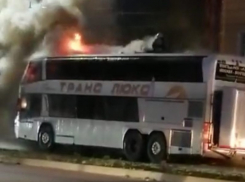 Автобус «Транс Люкс» с пассажирами загорелся в Волгодонске 