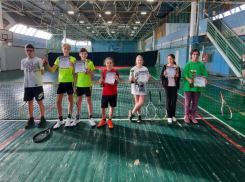 Каникулы с пользой: новогодний городской турнир по теннису собрал свыше 60 спортсменов 